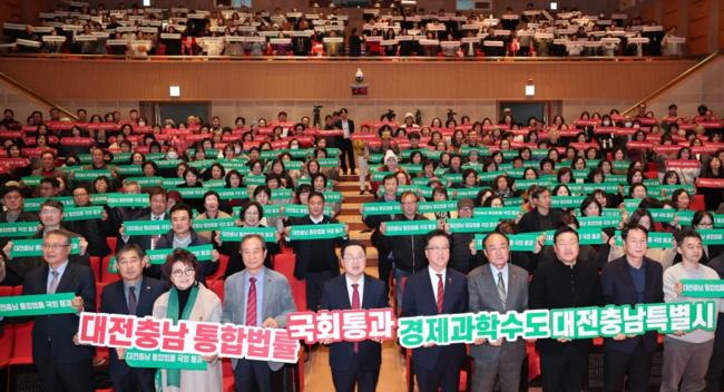 선거 앞두고 메가시티 주도권 노려… 與는 속도전, 野는 속앓이