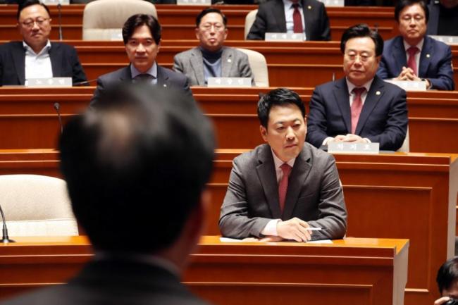 국힘 ‘절윤’ 결의문… 장동혁, 동의 안밝힌채 “존중”