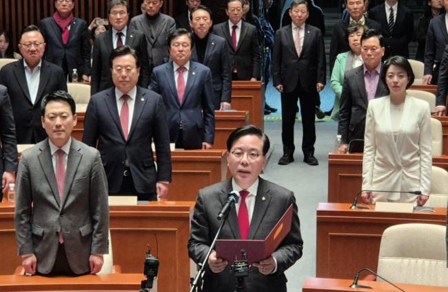 국힘 ‘절윤’ 결의문… 장동혁, 동의 안밝힌채 “존중”